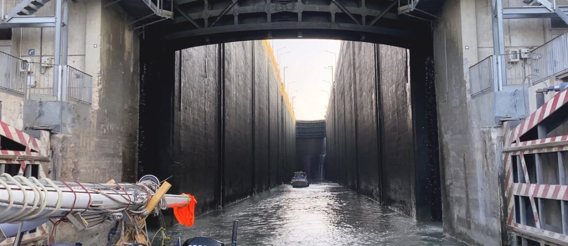 The BIGGEST Lock in EUROPE, Rhone to Avignon The BIGGEST Lock in EUROPE, Rhone to Avignon