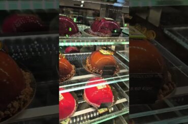 French Supermarket Pastry Heaven! E.Leclerc Bun & Tart Selection on Easter.