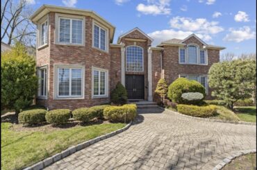 594 Floyd Street Englewood Cliffs, NJ | ColdwellBankerHomes.com