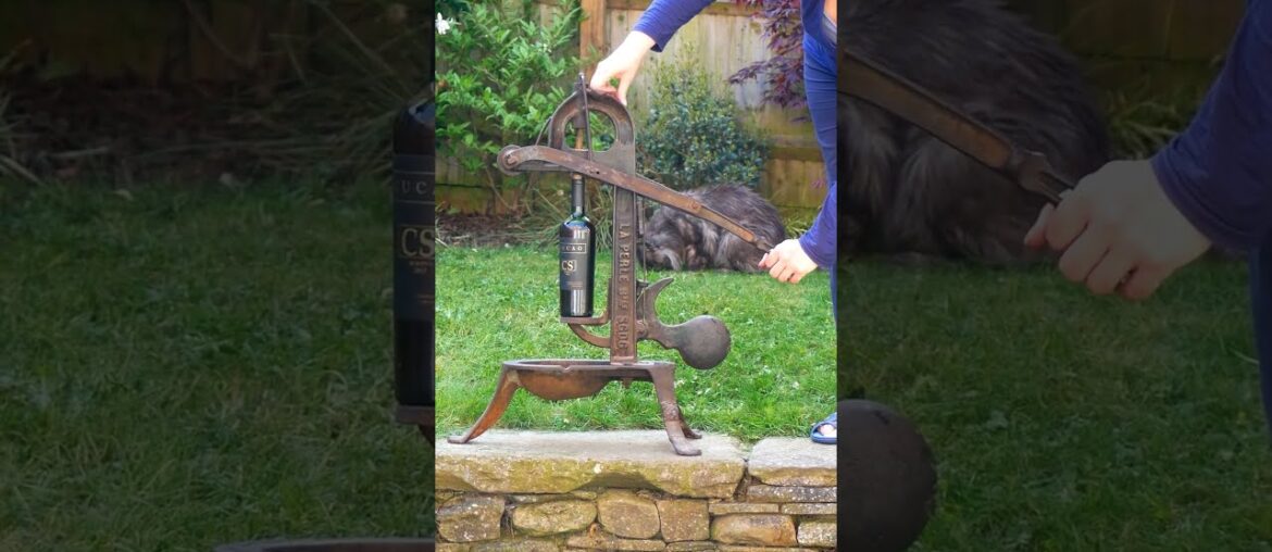 Antique French wine corker / boucheuse, "La Perle" in action