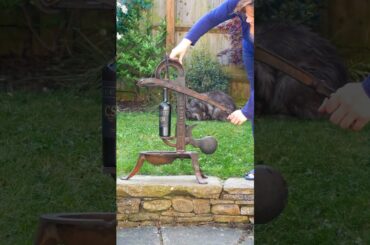 Antique French wine corker / boucheuse, "La Perle" in action