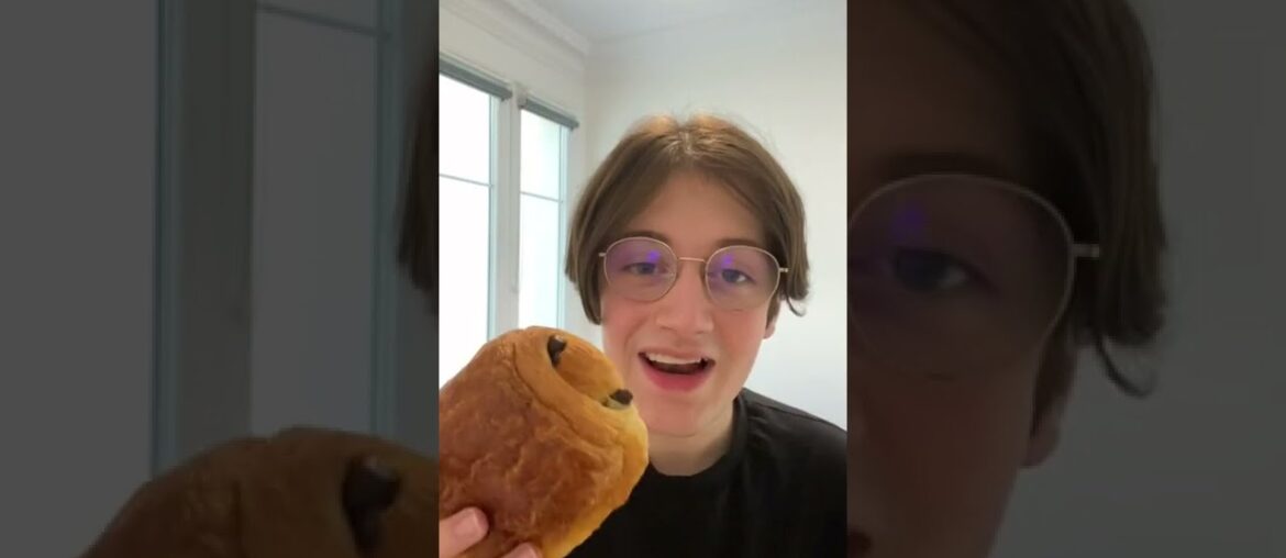 The PAIN AU CHOCOLAT – 1 DAY 1 FRENCH SNACK The PAIN AU CHOCOLAT - 1 DAY 1 FRENCH SNACK