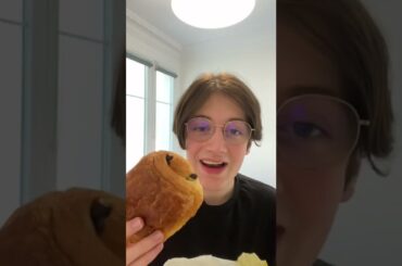 The PAIN AU CHOCOLAT - 1 DAY 1 FRENCH SNACK