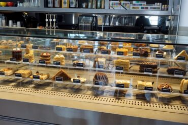 Very delicious French-style cakes that not everyone knows the location of / Street food /Cafe Bakery