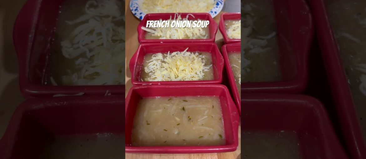 French Onion Soup #cooking #frenchonionsoup #foodshorts #foodlover #foodie #soup #souplover #dinner