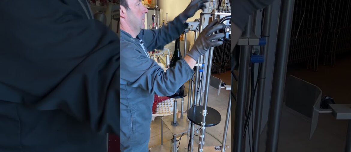 USUWANIE OSADU Z 6L SZAMPANA -  #wino #wine #buywinepl #buywine #sklepzwinem #champagne #francja