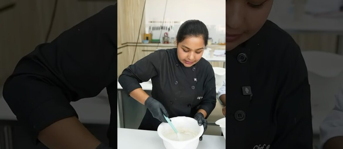 Macaronage Technique from a Pastry Chef’s Kitchen #macaron #short