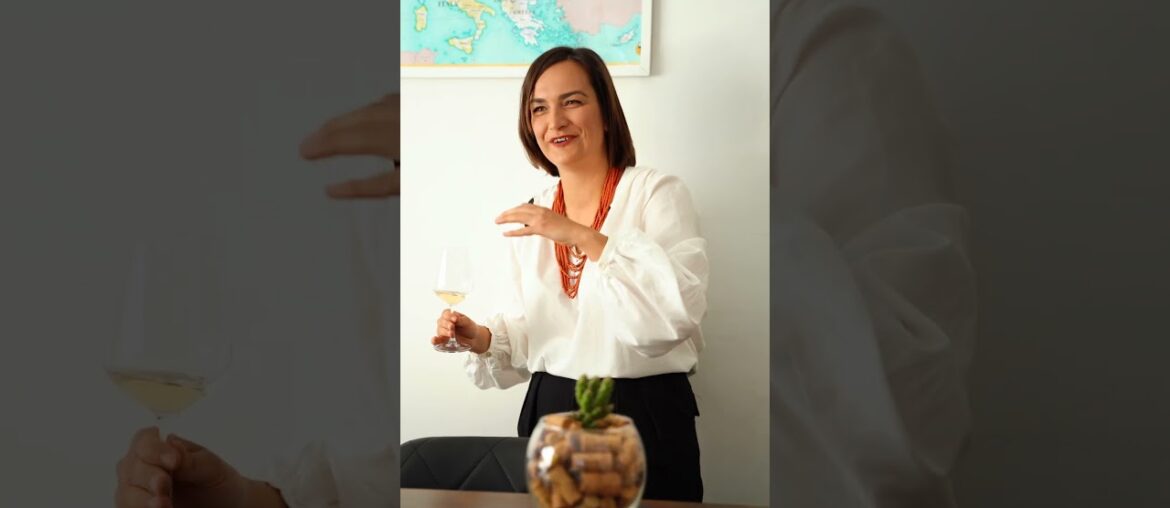 Wine Tasting in Nice, French Riviera #wine #winelover #winetasting #vin Wine Tasting in Nice, French Riviera #wine #winelover #winetasting #vin