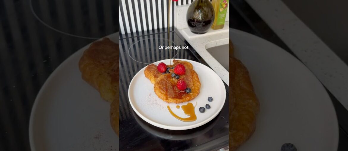 Croissant French Toast Recipe. #breakfast #frenchtoast #frenchtoastrecipe