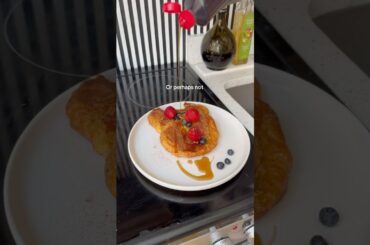 Croissant French Toast Recipe. #breakfast #frenchtoast #frenchtoastrecipe