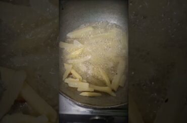 FRENCH FRIES IN RAINY WEATHER #food #1ksubscribers #ytshorts #viralshorts