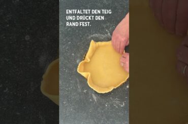 Tartehack: Backform mit Teig auslegen #rezept #howto #backen