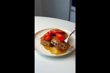 French toast con crema al cioccolato e fragole