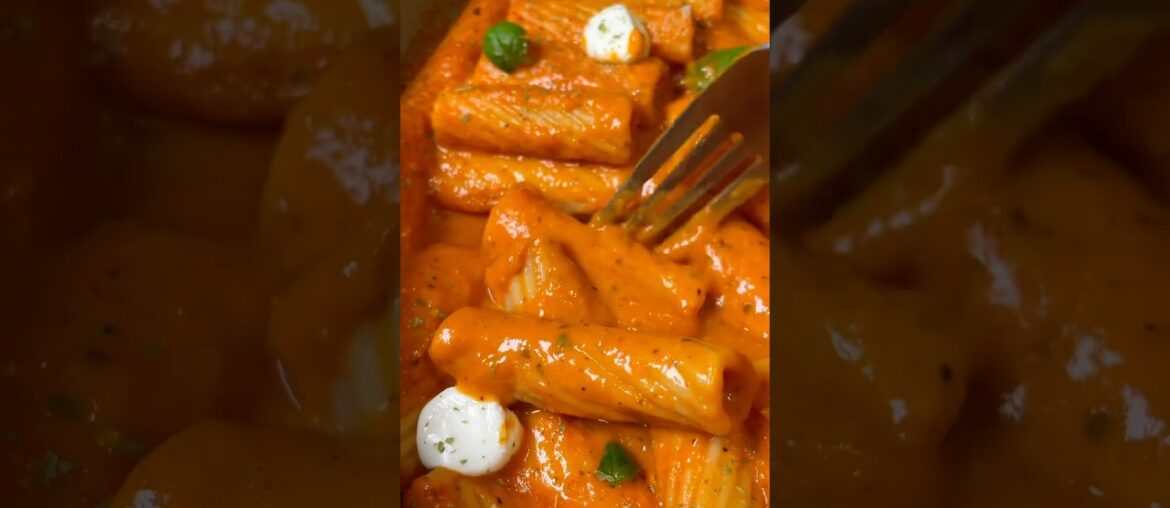 No-cream but super creamy tomato pasta