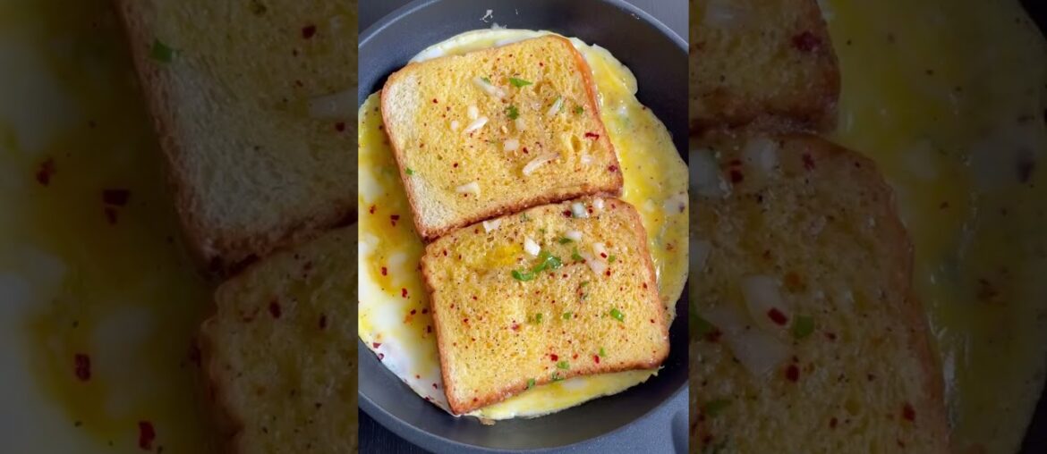 One Pan Egg Toast | Easy Breakfast Egg Sandwich Hack #shorts #youtubeshorts #shortsfeed #sandwich