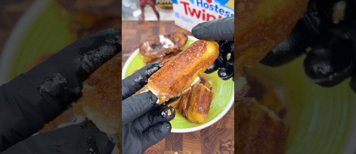 French Toast Twinkies! Would you try it? #foodhacks #breakfast #shorts #yum #recipe