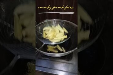 Ghar par bnaye crunchy french fries #food #shorts #ytshorts