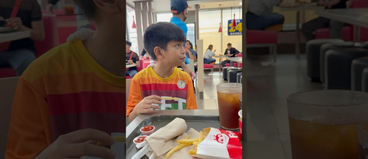 KYRIE ENJOY EATING FRENCH FRIES AT JOLLIBEE BEFORE BADMINTON TRAINING #jollibee #bidaangsaya