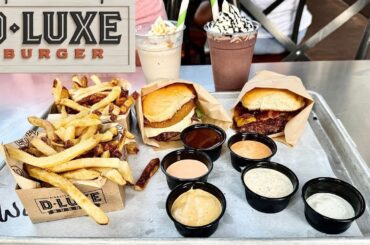 Trying D-Luxe Burger in Disney Springs! | Fries, Shakes & Sauces!