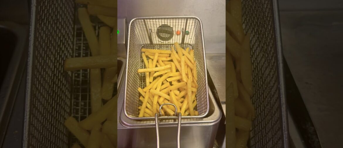 Tasty french fries #viralvideo #pavneetsaini #food #viralfood #viralshort #fritters #fries