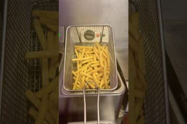 Tasty french fries #viralvideo #pavneetsaini #food #viralfood #viralshort #fritters #fries