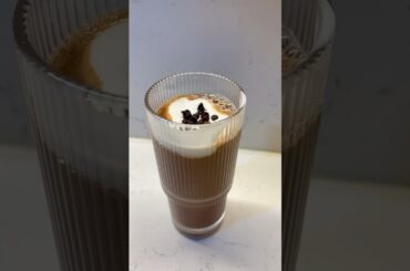 Hazelnut Hot chocolate #hotchocolate #rainy #hotdrink #recipe #shortsfeed #shorts #shortvideo #yt