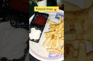 Aj mai ne bnaye simple and crispy  french fries #shortfeed #extrafries #recipe #easyrecipe