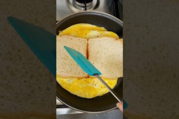 Breakfast Egg Sandwich Hack | One Pan Egg Toast | Healthy Egg sandwich #shorts #eggsandwich
