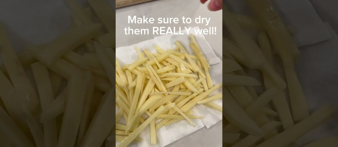 How to make French fries in the air fryer! #cooking #airfryer #recipe