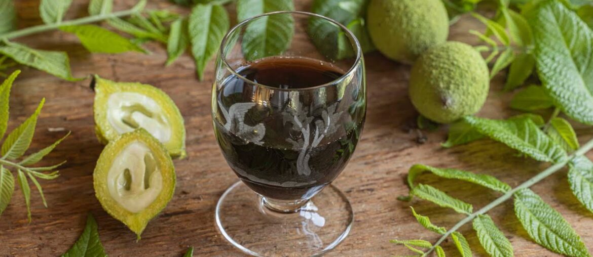 French Walnut Wine / Vin de Noix French Walnut Wine / Vin de Noix