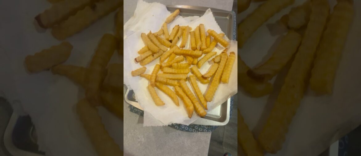 Cooked Gigantic Crinkle French Fry At Canvas LA Apartments 6/13 #frenchfries #losangeles