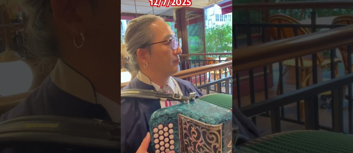 At a French wine store in Tokyo. #france #wine #paris #accordion #chanson #musette #hajimeanzai