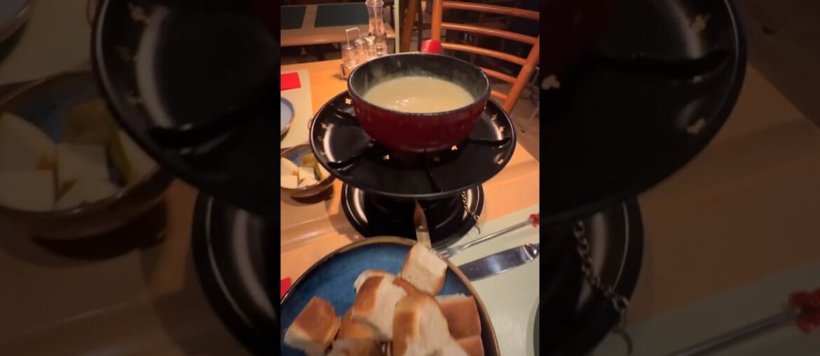 Cheese Lover!! Traditional Swiss Cheese Foundue Cheese Lover!! Traditional Swiss Cheese Foundue