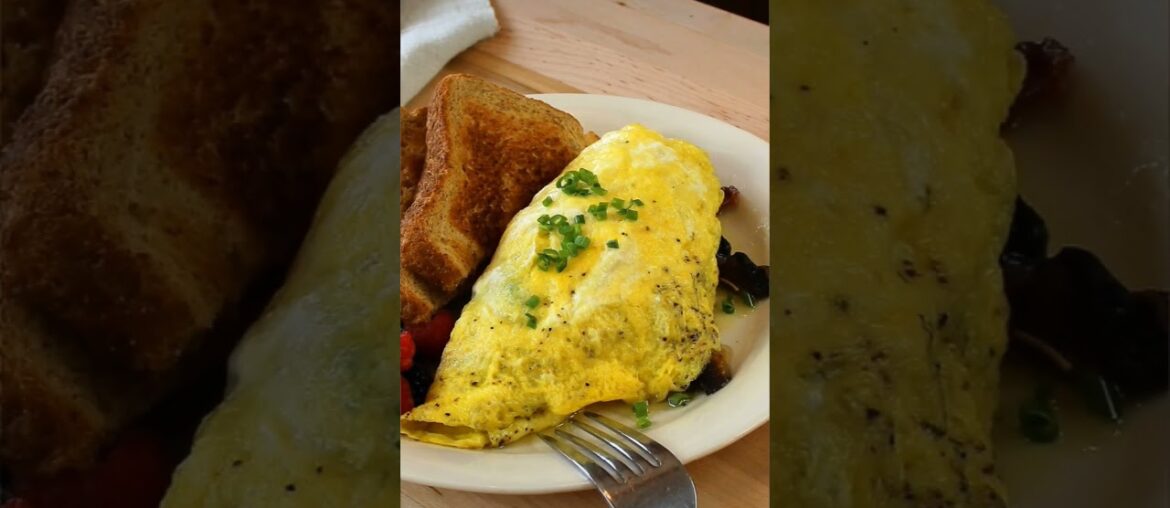 Bacon Mushroom and Spinach Omelet @ChefJohnPolitteItsOnlyFood  #omelet #breakfast #recipes #food