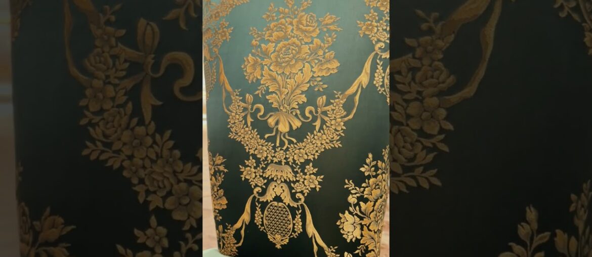 A French dining chair that invites you to slow down A French dining chair that invites you to slow down