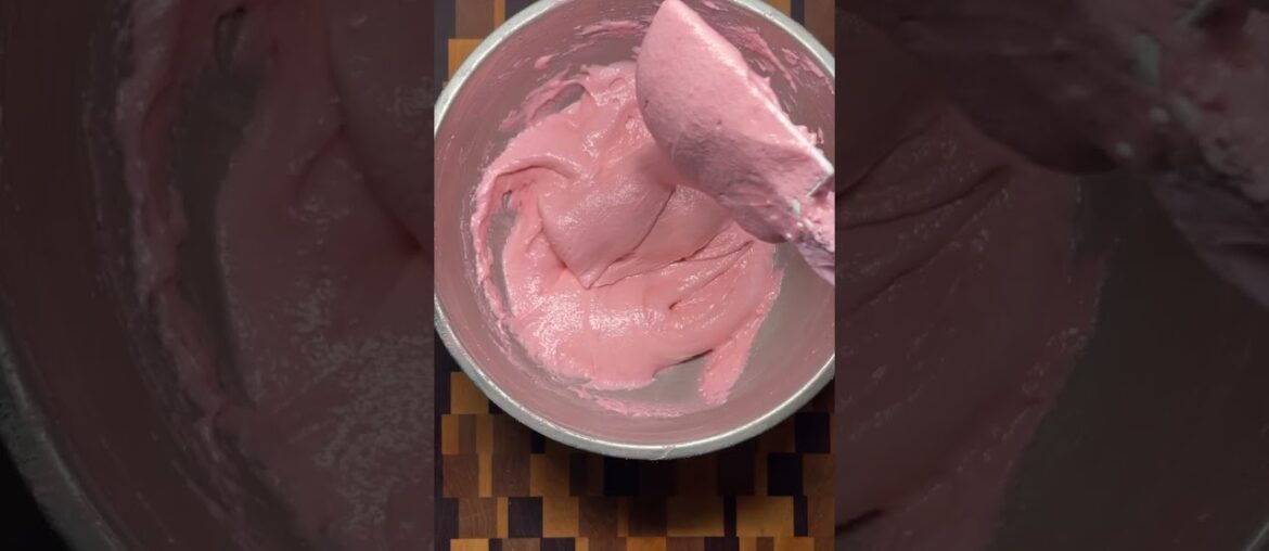 Mixing Macarons the Perfect Amount (Macaronage)