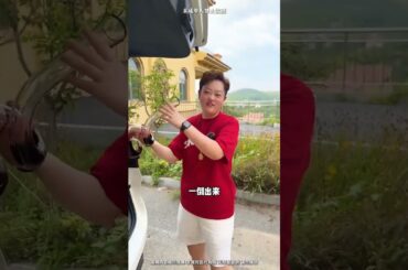 You can really try our Xinjiang wine, it is not worse than French wine, one sip will surprise you