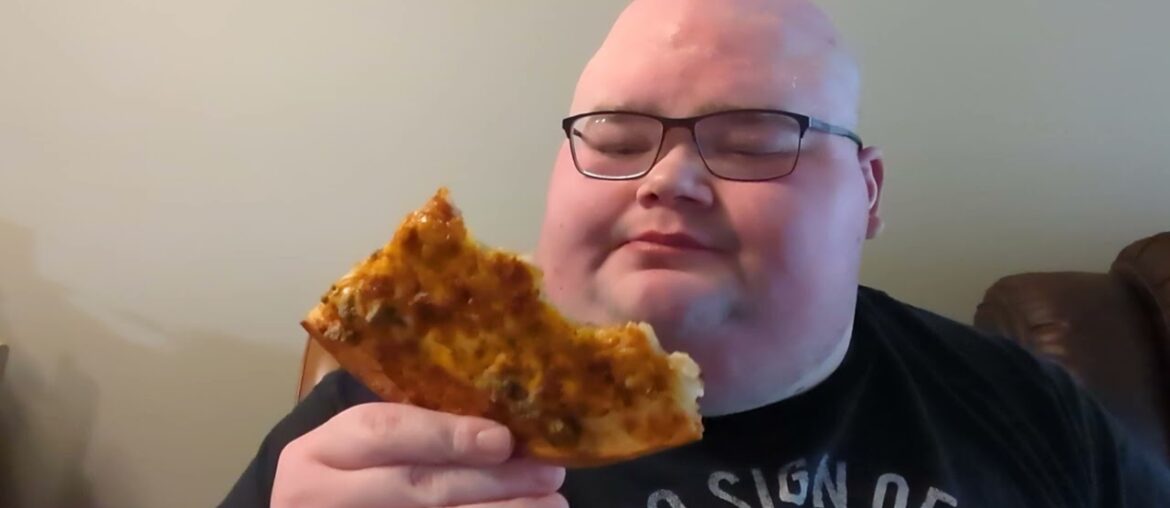 Royce Tries Tombstone Chili Cheese French Fry Crust Pizza