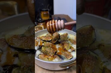 Baked Coulommiers with Figs, Honey, and Thyme #sofiaafoodie #short