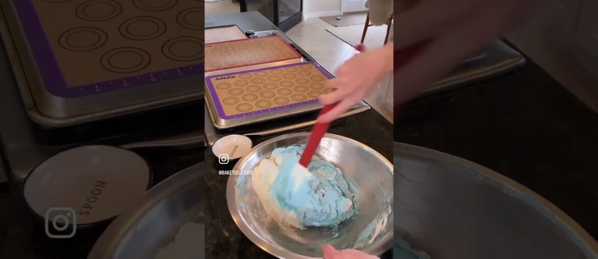 French macarons! Full tutorial on my channel! #macarons #macaronirecipe