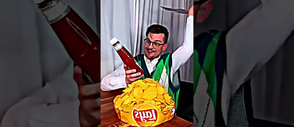 Eatinh Chips witj cokolate