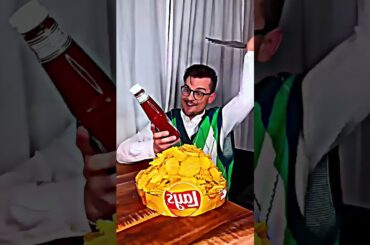 Eatinh Chips witj cokolate