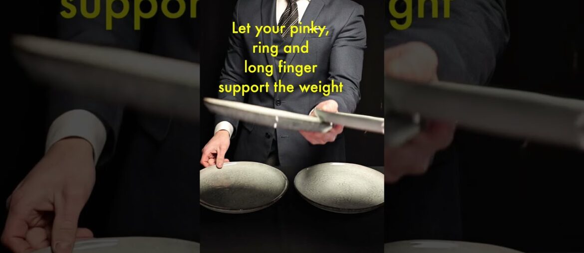 How to carry four plates like a pro!