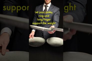 How to carry four plates like a pro!