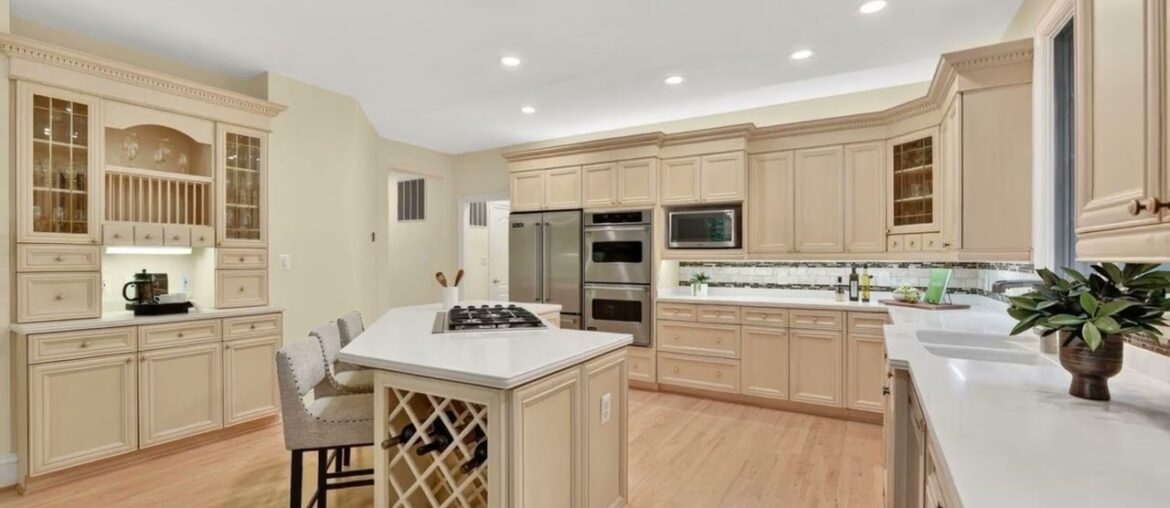 13724 Balmoral Greens Avenue, Clifton, VA 20124 13724 Balmoral Greens Avenue, Clifton, VA 20124