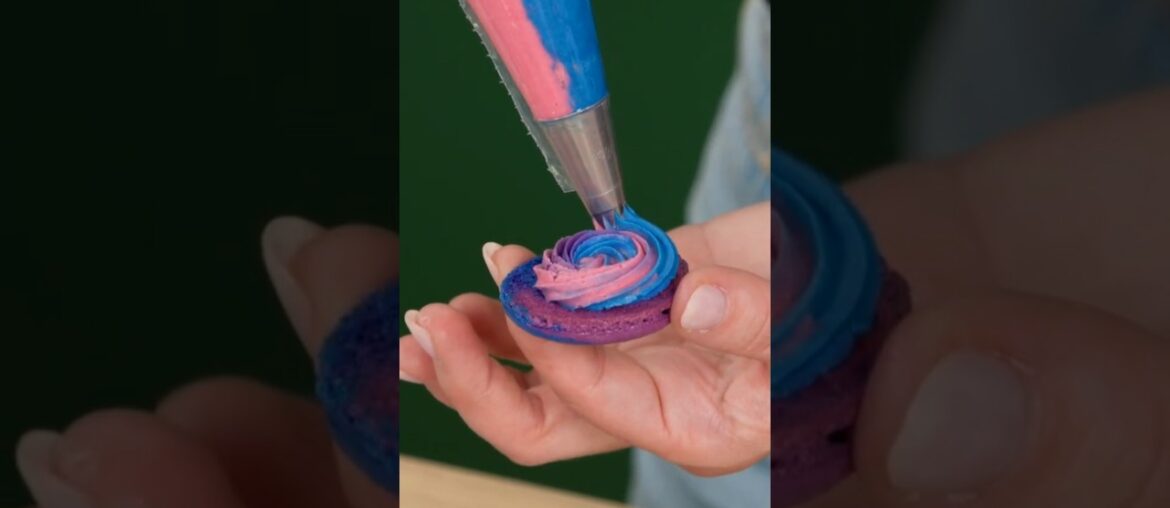 Galaxy Macarons! @PiesandTacos #food #recipe #france