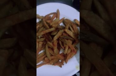 french fries radio ki Chatni ke sath