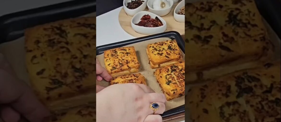 GARLIC CHEESE BREAD RECIPE HUDAS KITCHEN#food GARLIC CHEESE BREAD RECIPE HUDAS KITCHEN#food