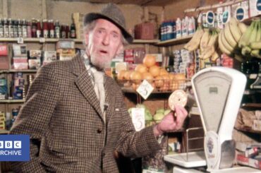 1975: Fyfe Robertson's Thoughts For Food | Robbie | BBC Archive