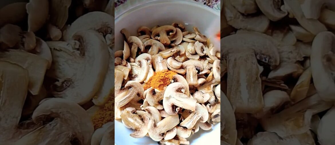 Mashroom gravy served with chapati tasty recipe | #foodshorts #cooking #foodstagram #foodies #food